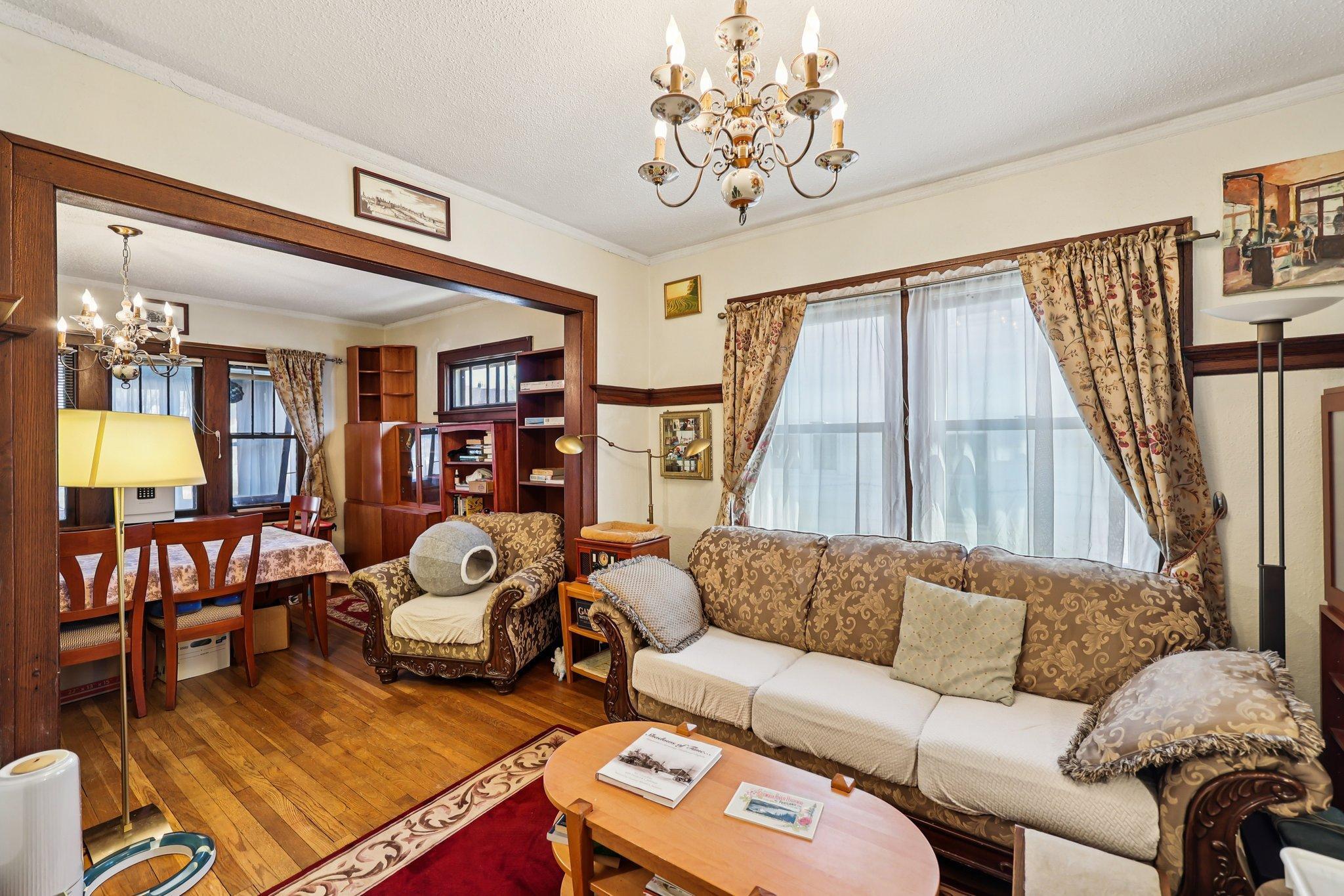 9-web-or-mls-Maryland Ave E-S2103-009.jpg