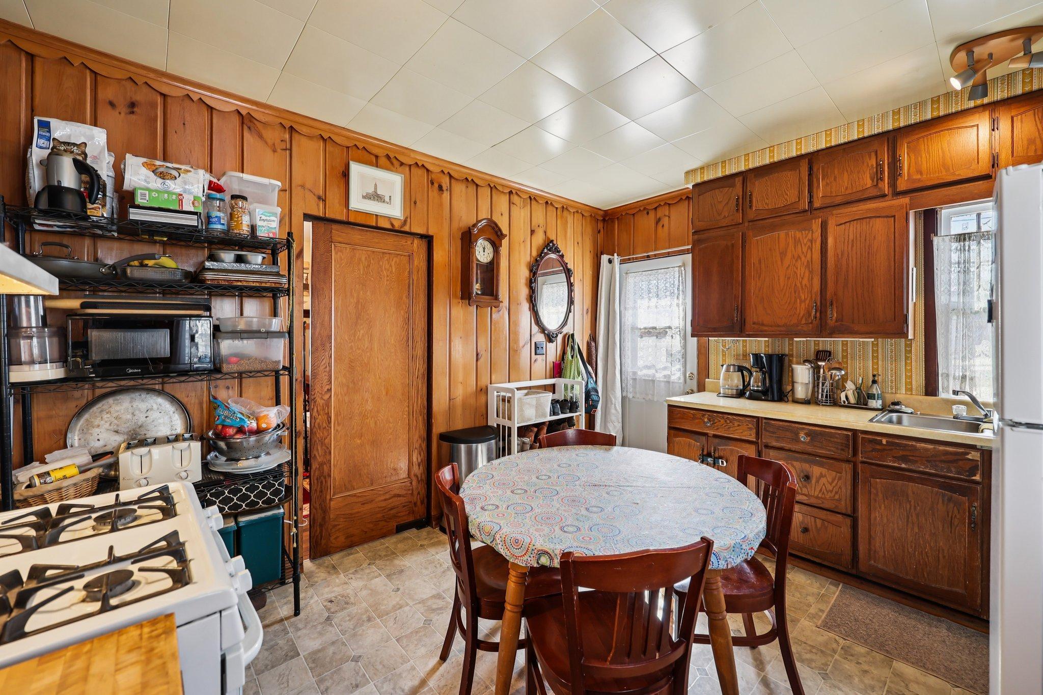 14-web-or-mls-Maryland Ave E-S2103-014.jpg