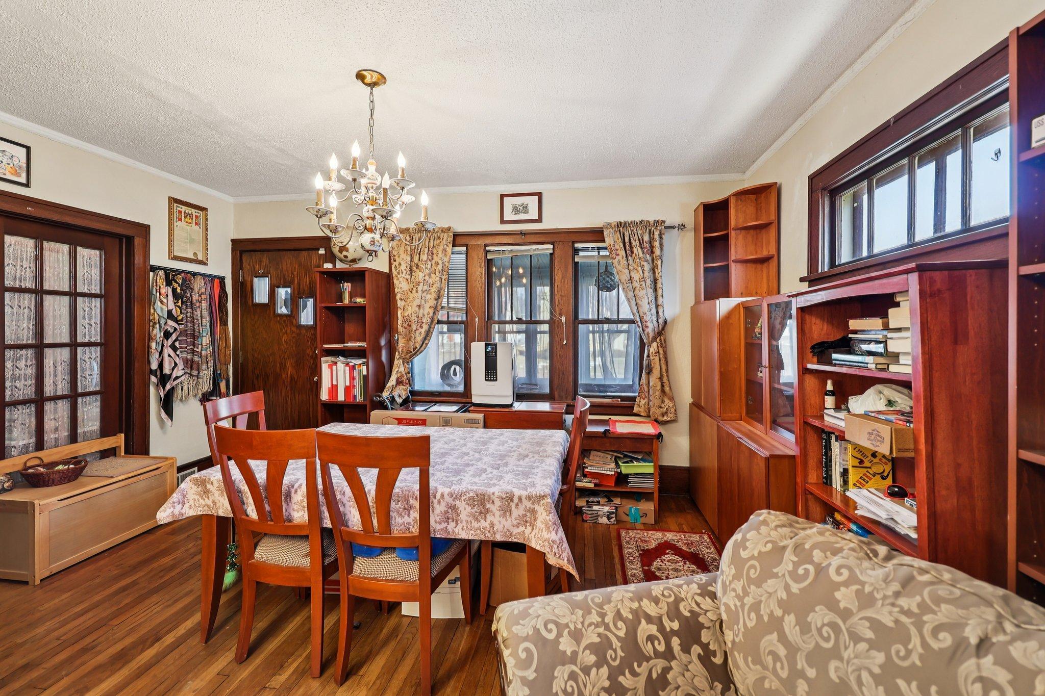 10-web-or-mls-Maryland Ave E-S2103-010.jpg