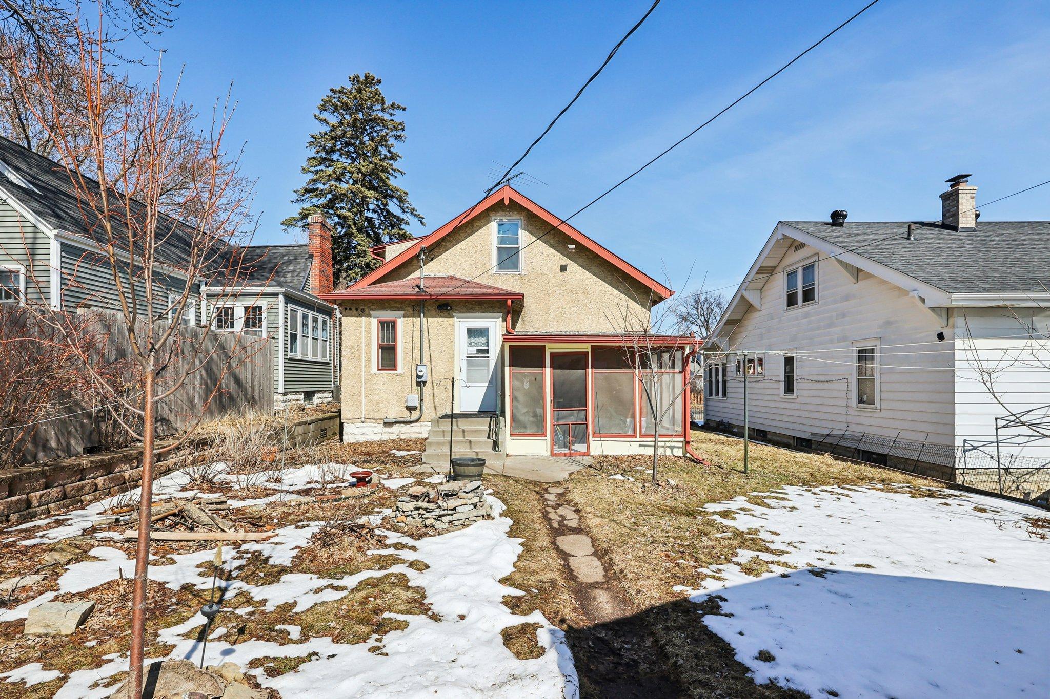 33-web-or-mls-Maryland Ave E-S2103-033.jpg