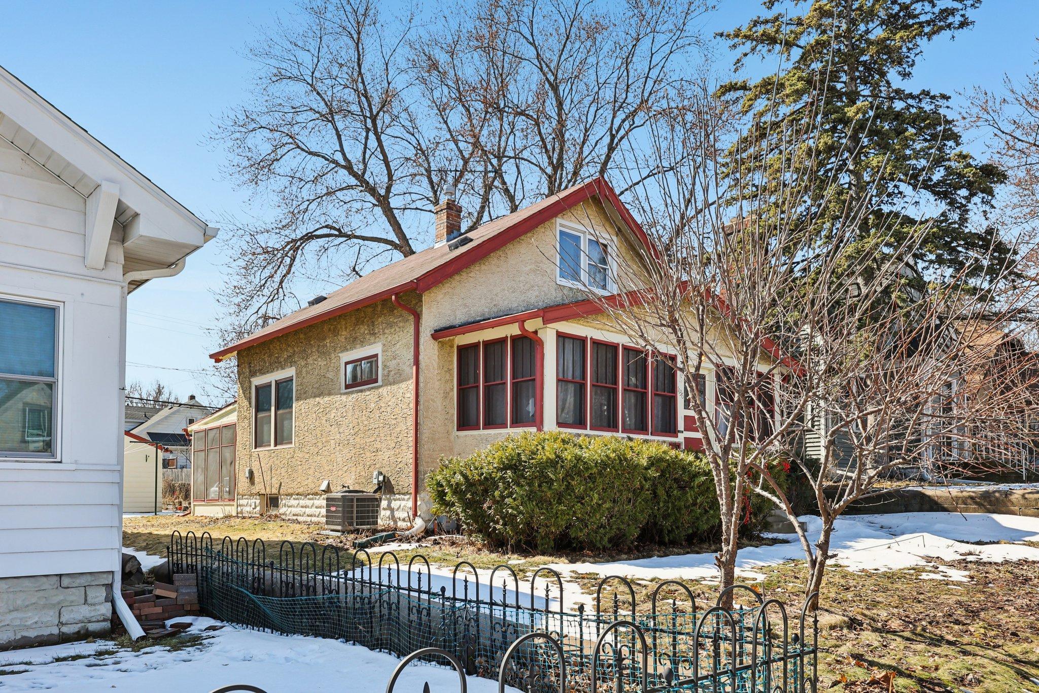 3-web-or-mls-Maryland Ave E-S2103-003.jpg