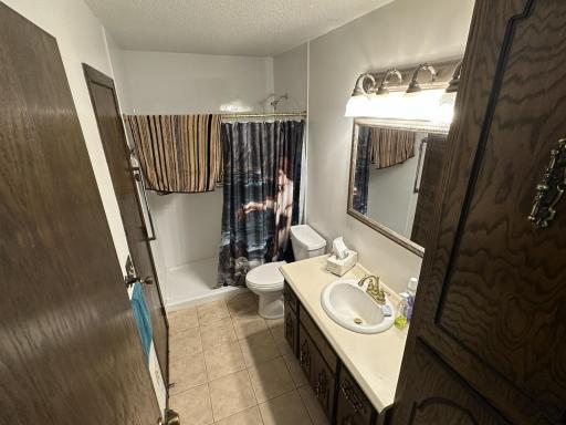 Main Bath.jpg