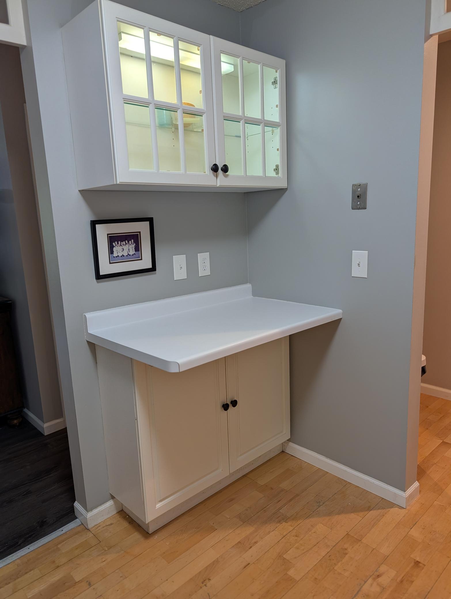 kitchen dining bar, storage & lighted cabintry