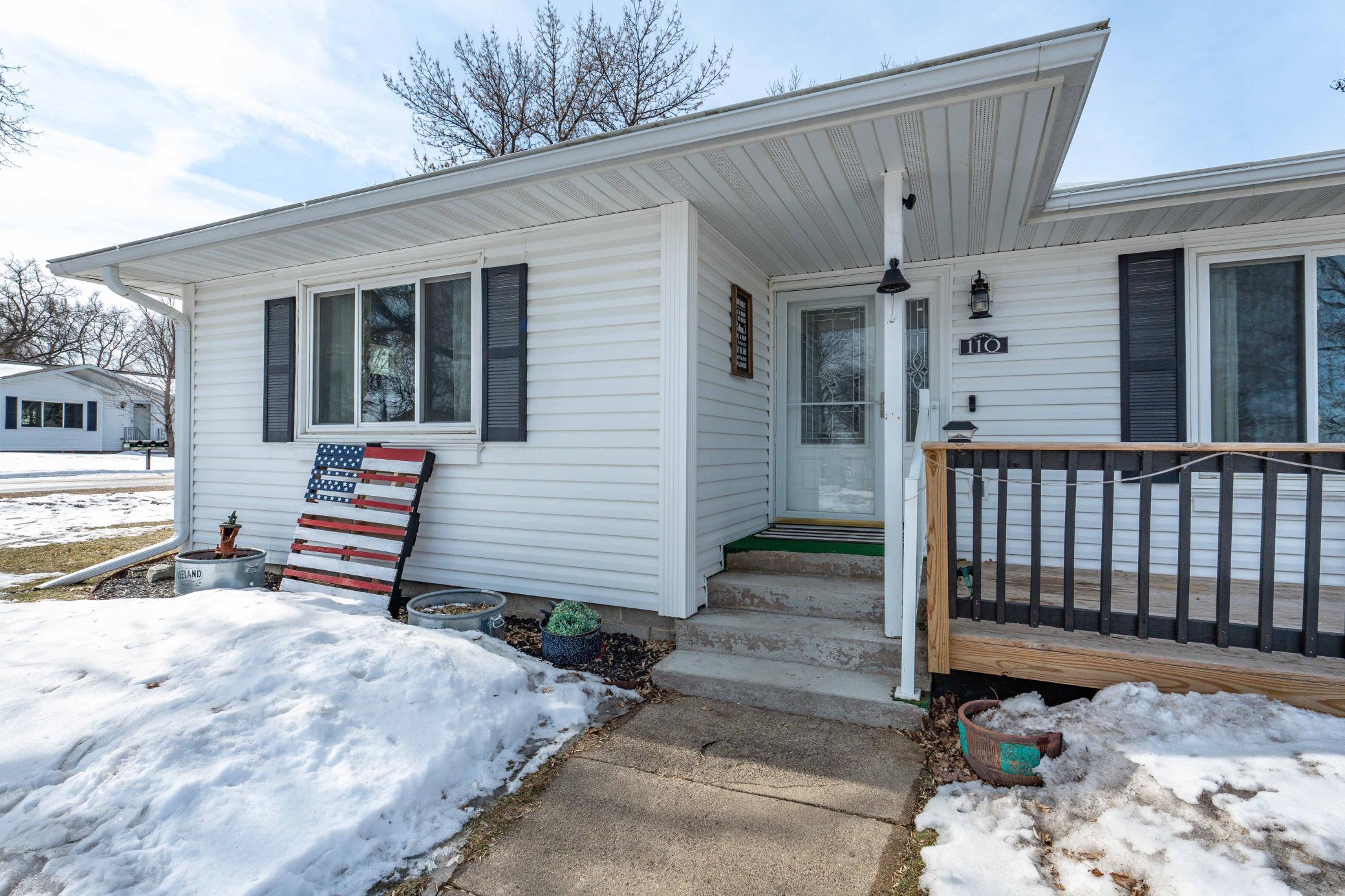 110 S Niggeler St Elizabeth MN-107.jpg
