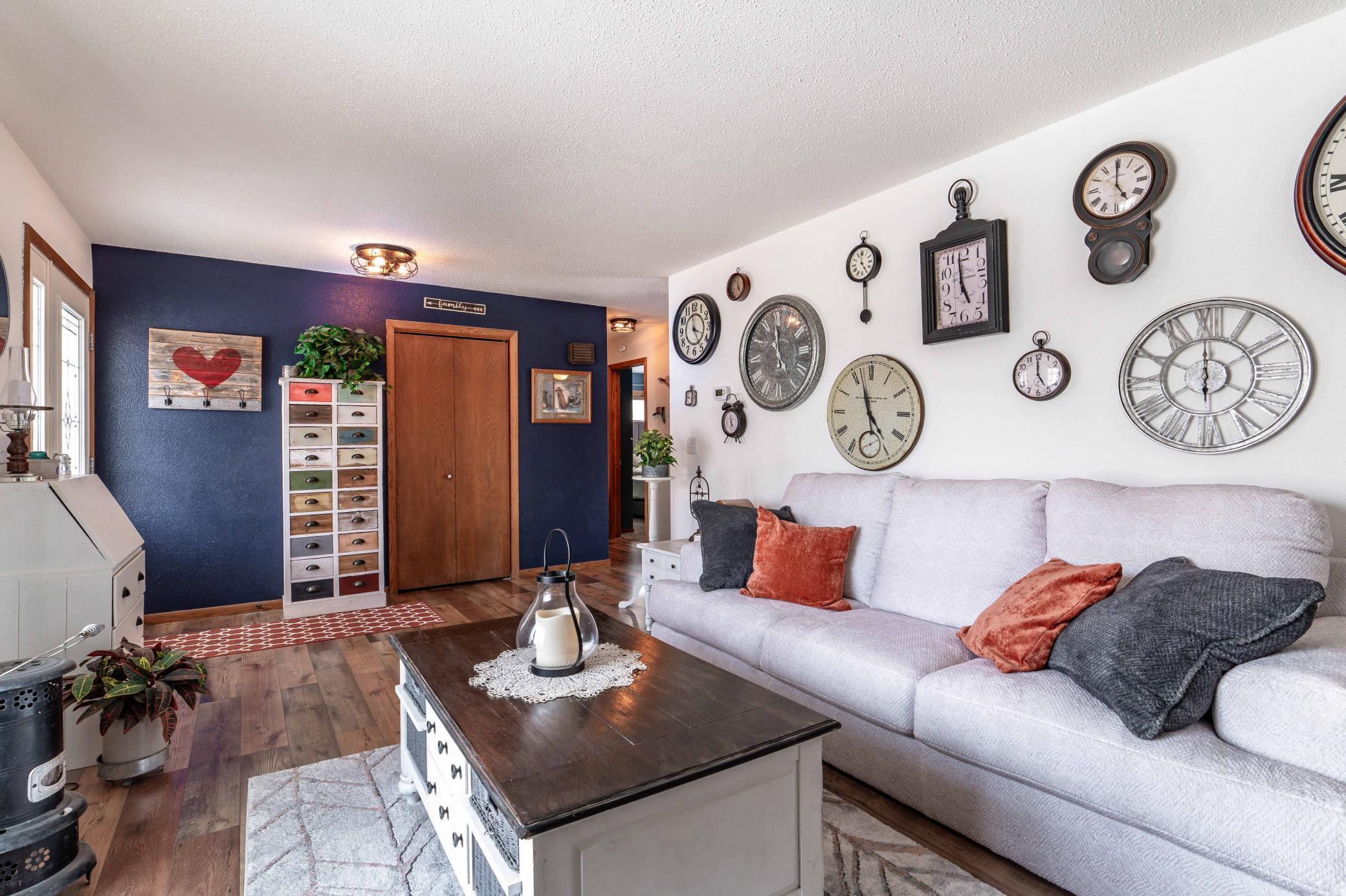 110 S Niggeler St Elizabeth MN-204.jpg
