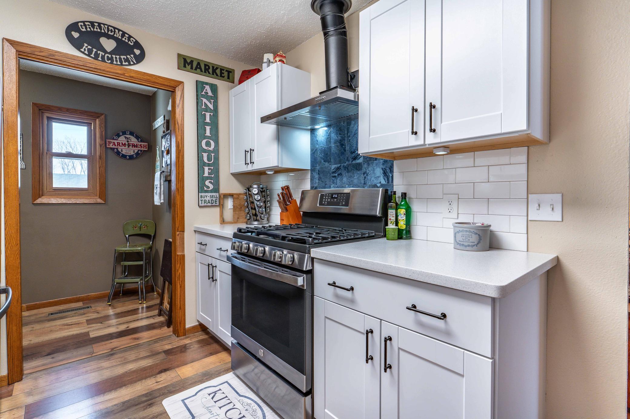 110 S Niggeler St Elizabeth MN-213.jpg