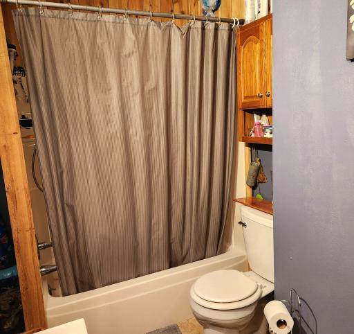 bathroom 1.jpg