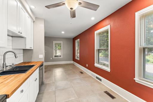 1467 Charles Avenue, Saint Paul, MN 55104