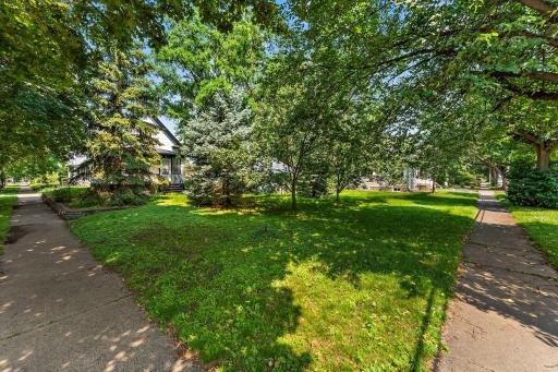 1467 Charles Avenue, Saint Paul, MN 55104