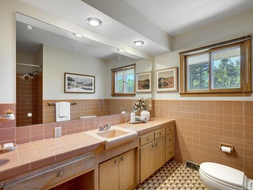 1801 Valley Curve Road, Mendota Heights, MN 55118