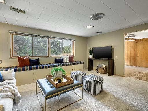 1801 Valley Curve Road, Mendota Heights, MN 55118