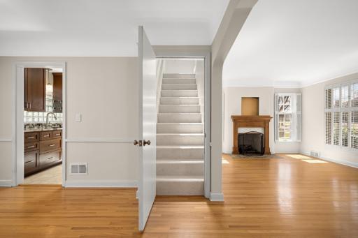 Great main floor flow