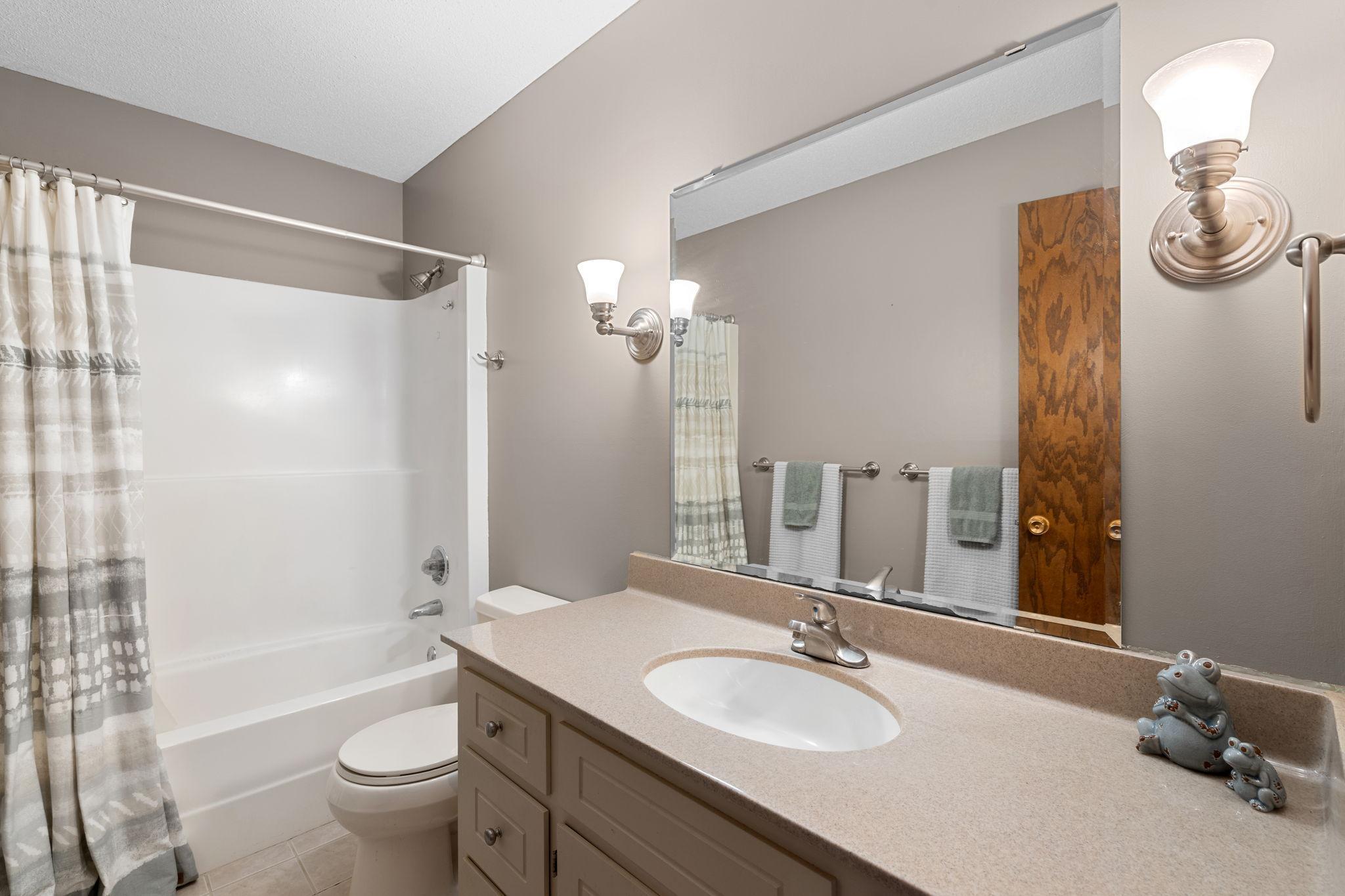 25-web-or-mls-14450-racine-ave-n.jpg