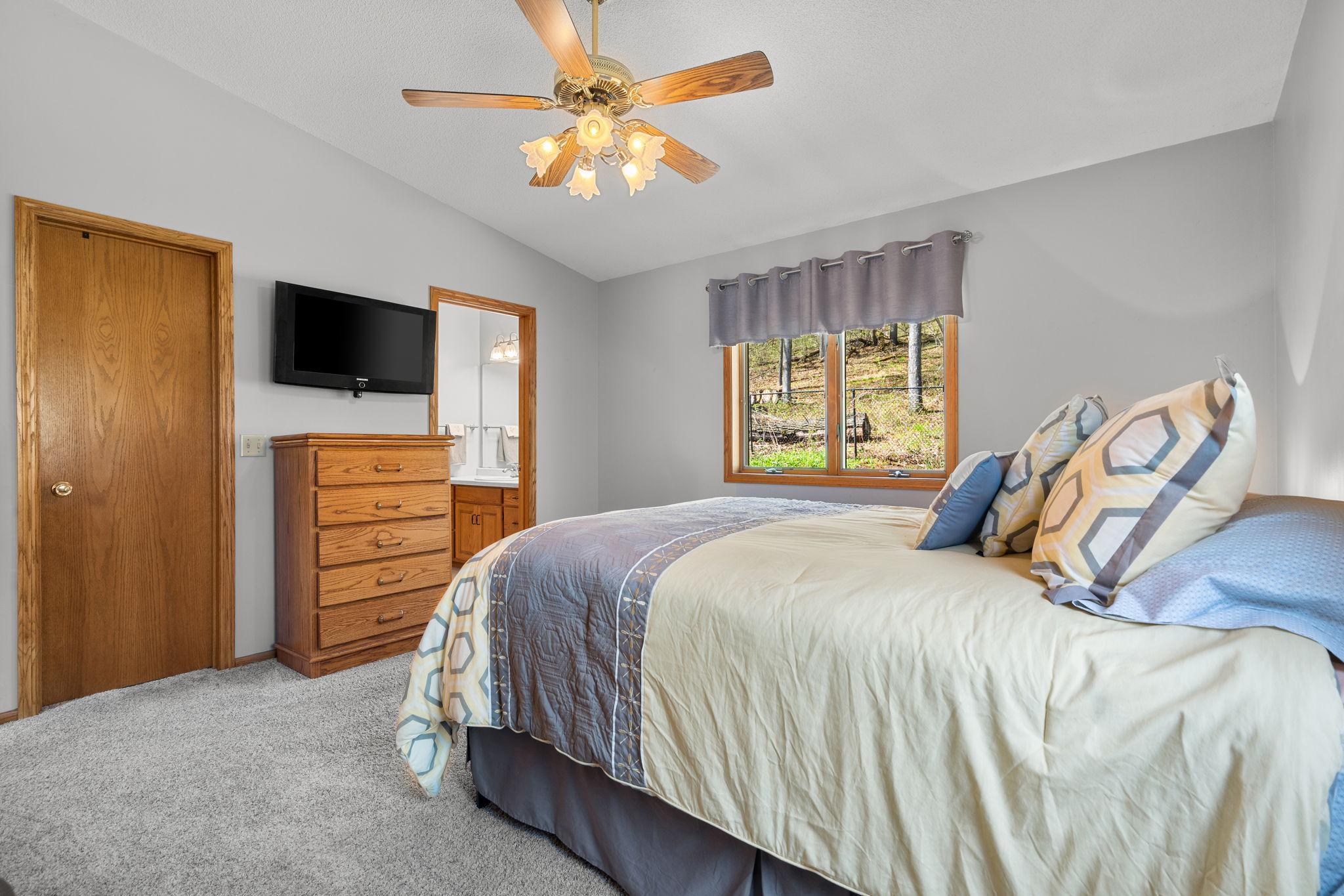 19-web-or-mls-14450-racine-ave-n.jpg