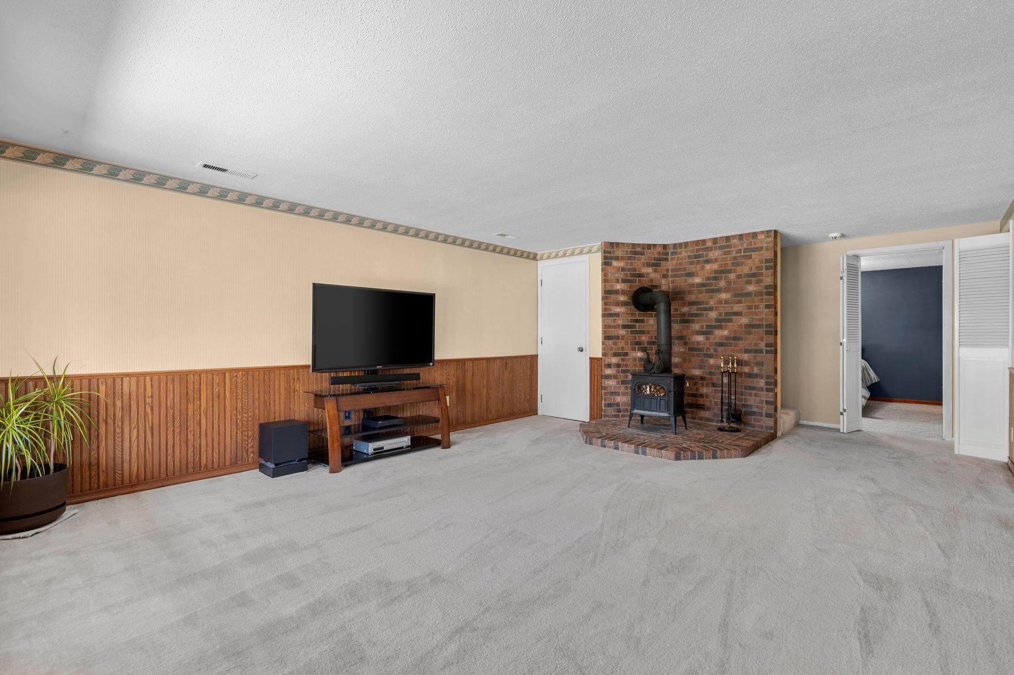 27-web-or-mls-14450-racine-ave-n.jpg