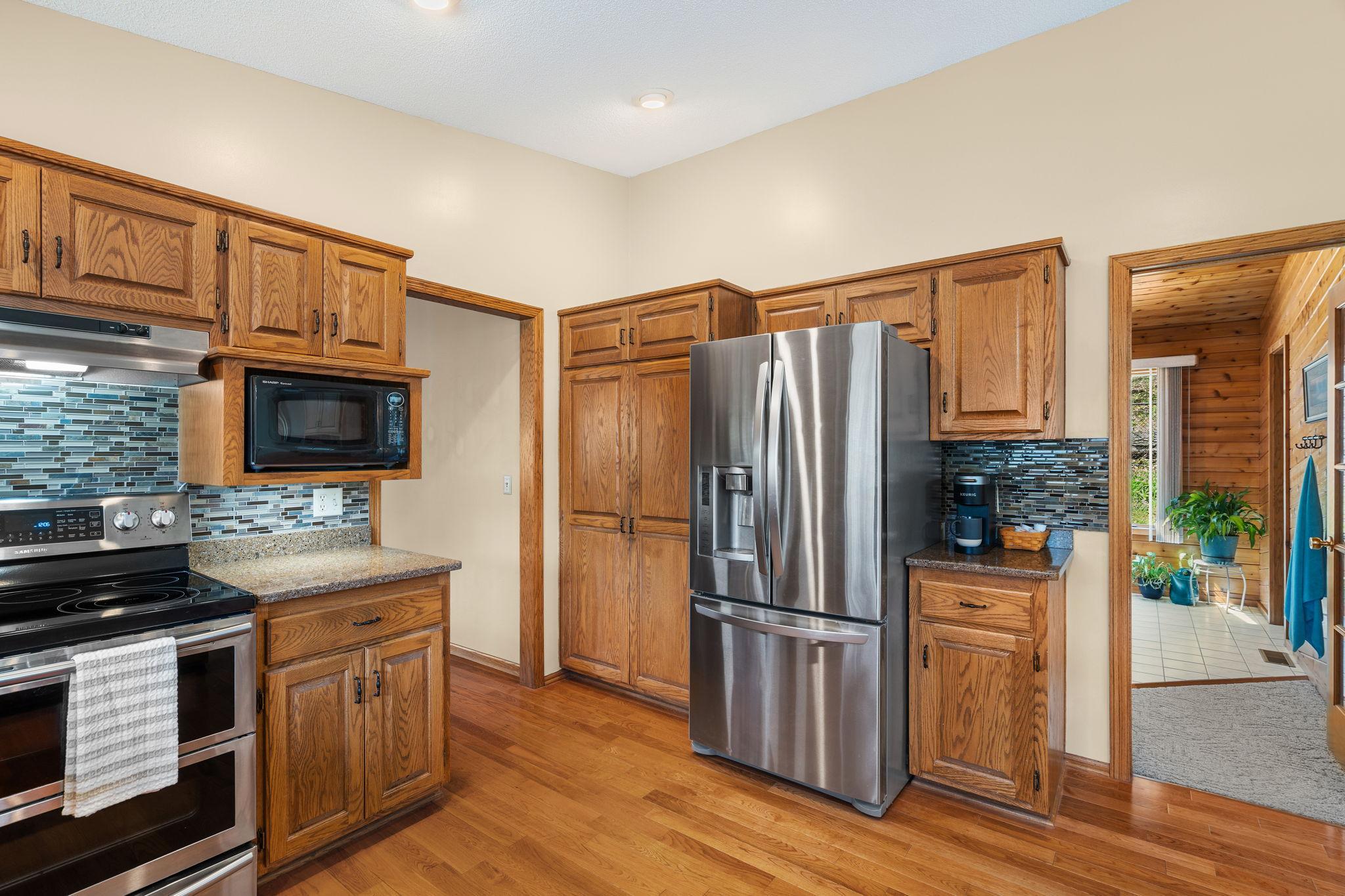 11-web-or-mls-14450-racine-ave-n.jpg
