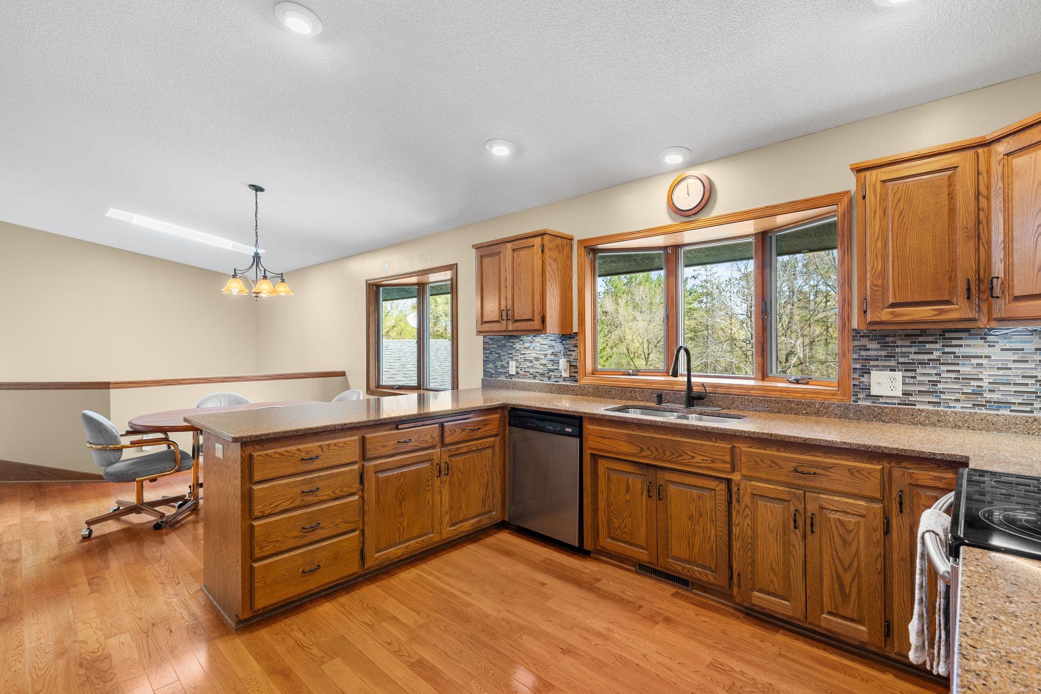 9-web-or-mls-14450-racine-ave-n.jpg