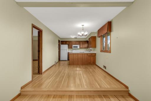 946 Redwood Drive, Saint Paul, MN 55124