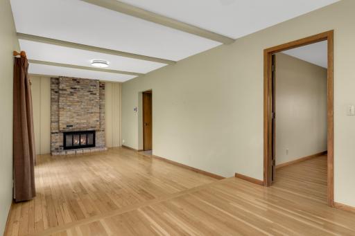 946 Redwood Drive, Saint Paul, MN 55124
