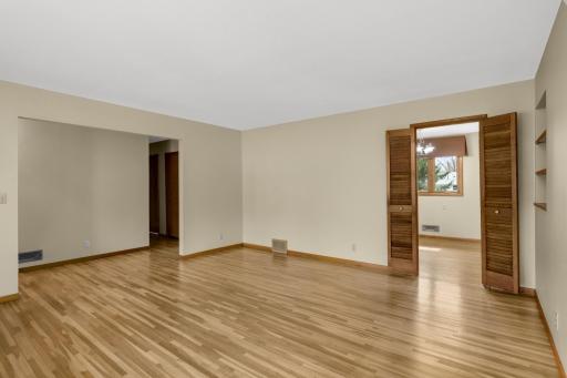 946 Redwood Drive, Saint Paul, MN 55124