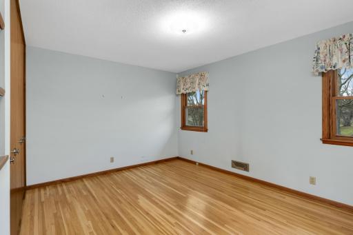 946 Redwood Drive, Saint Paul, MN 55124