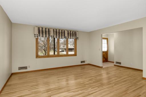 946 Redwood Drive, Saint Paul, MN 55124