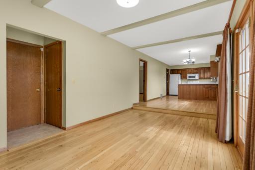 946 Redwood Drive, Saint Paul, MN 55124