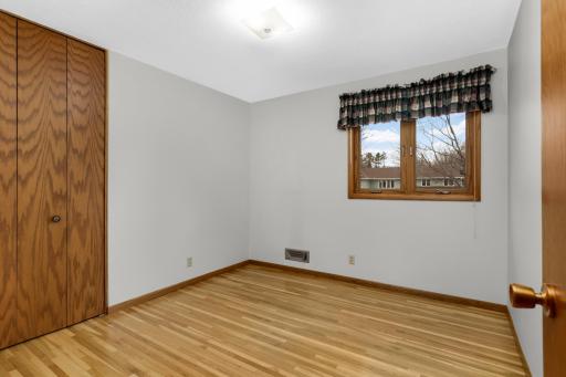946 Redwood Drive, Saint Paul, MN 55124