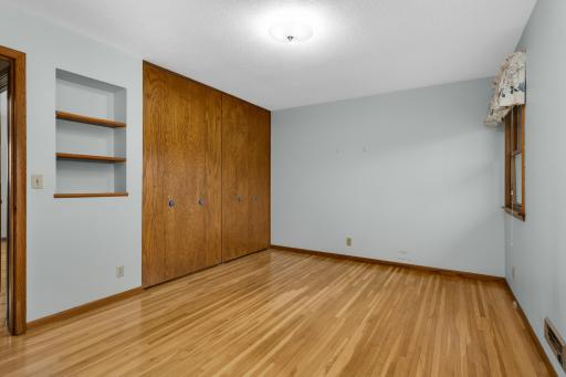 946 Redwood Drive, Saint Paul, MN 55124