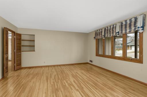 946 Redwood Drive, Saint Paul, MN 55124