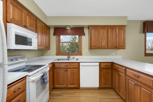 946 Redwood Drive, Saint Paul, MN 55124