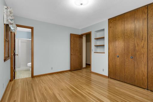 946 Redwood Drive, Saint Paul, MN 55124
