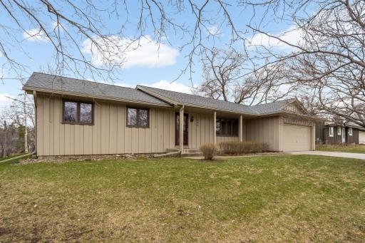 946 Redwood Drive, Saint Paul, MN 55124