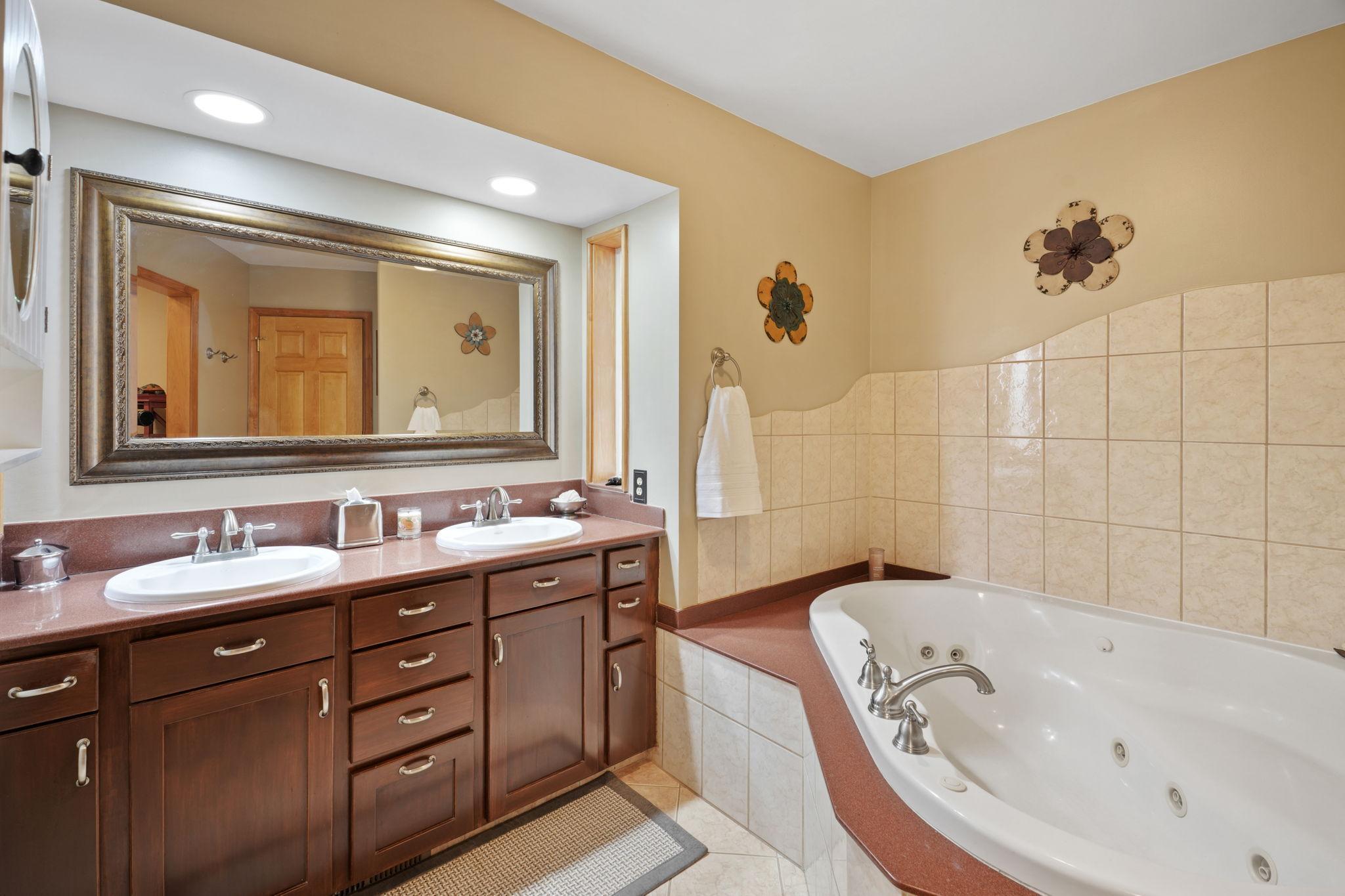 72-web-or-mls-7645 84th Ave-72.jpg