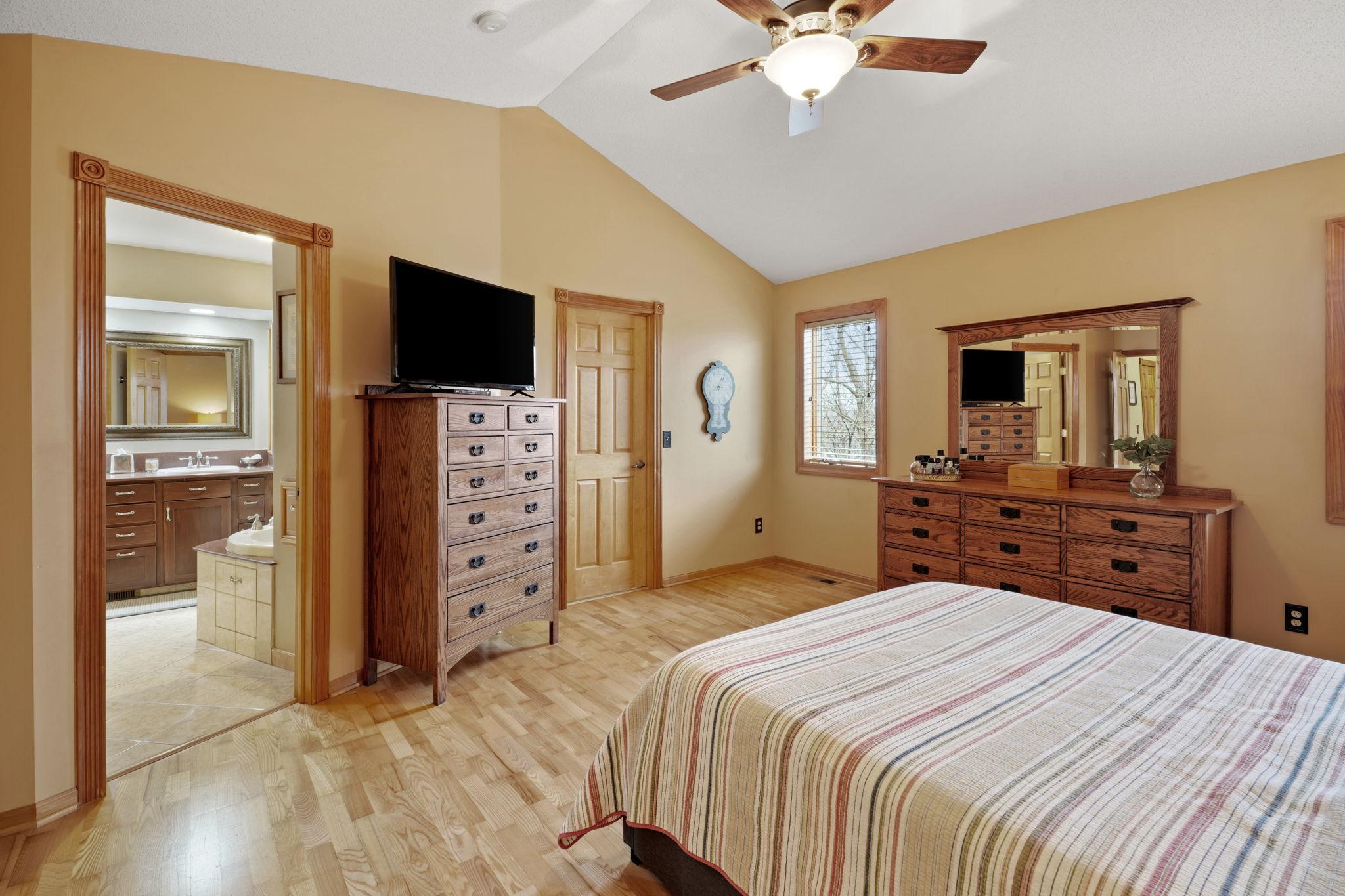 71-web-or-mls-7645 84th Ave-71.jpg