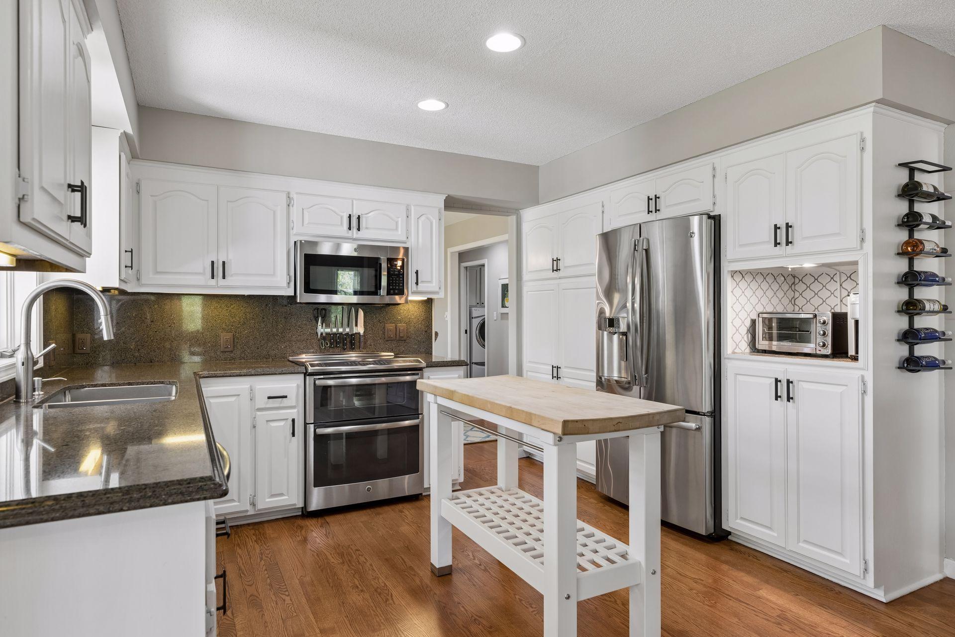 5718 Auto Club Circle Kitchen b.jpg