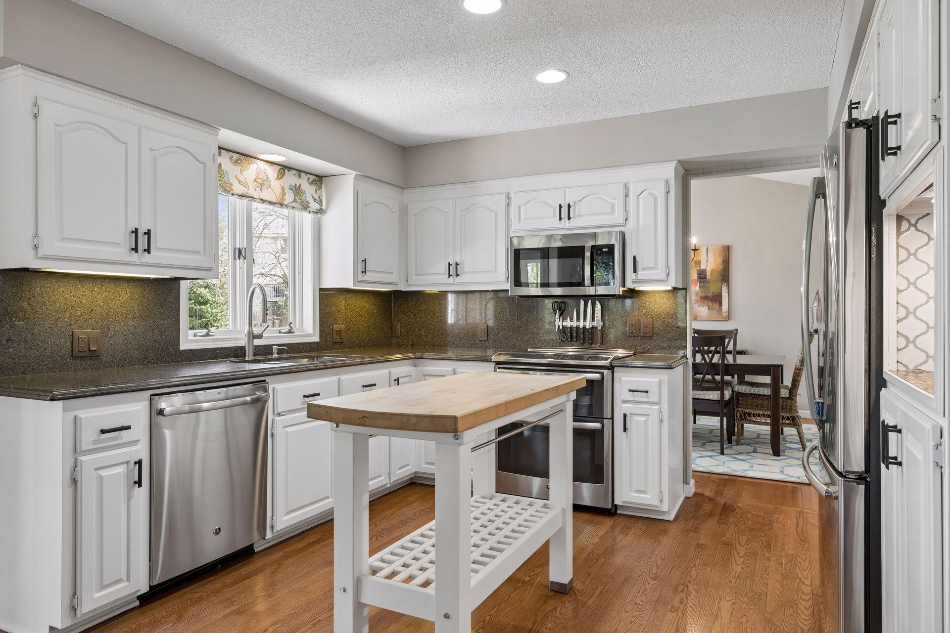 5718 Auto Club Circle Kitchen.jpg