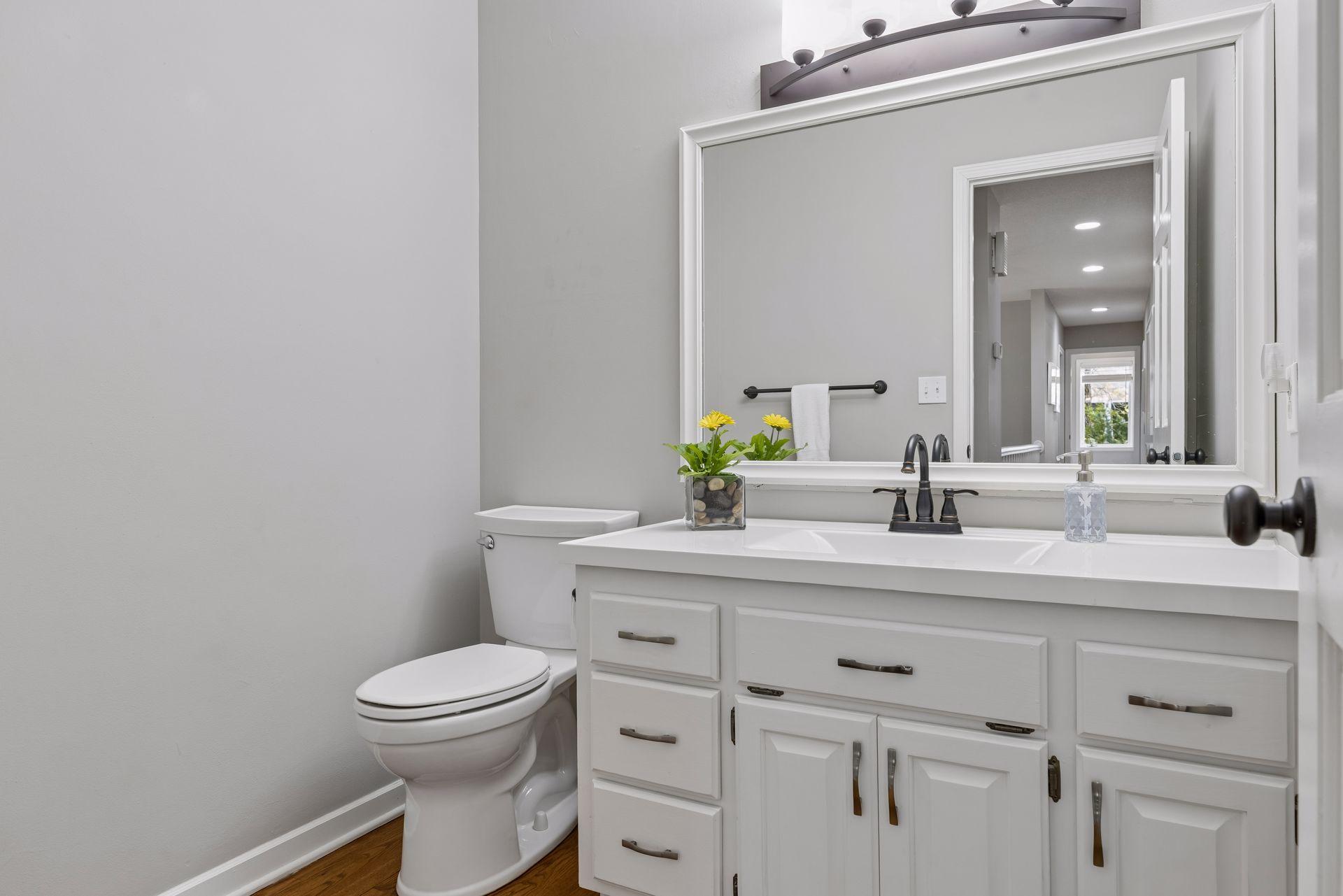 5718 Auto Club Circle Powder Bath.jpg