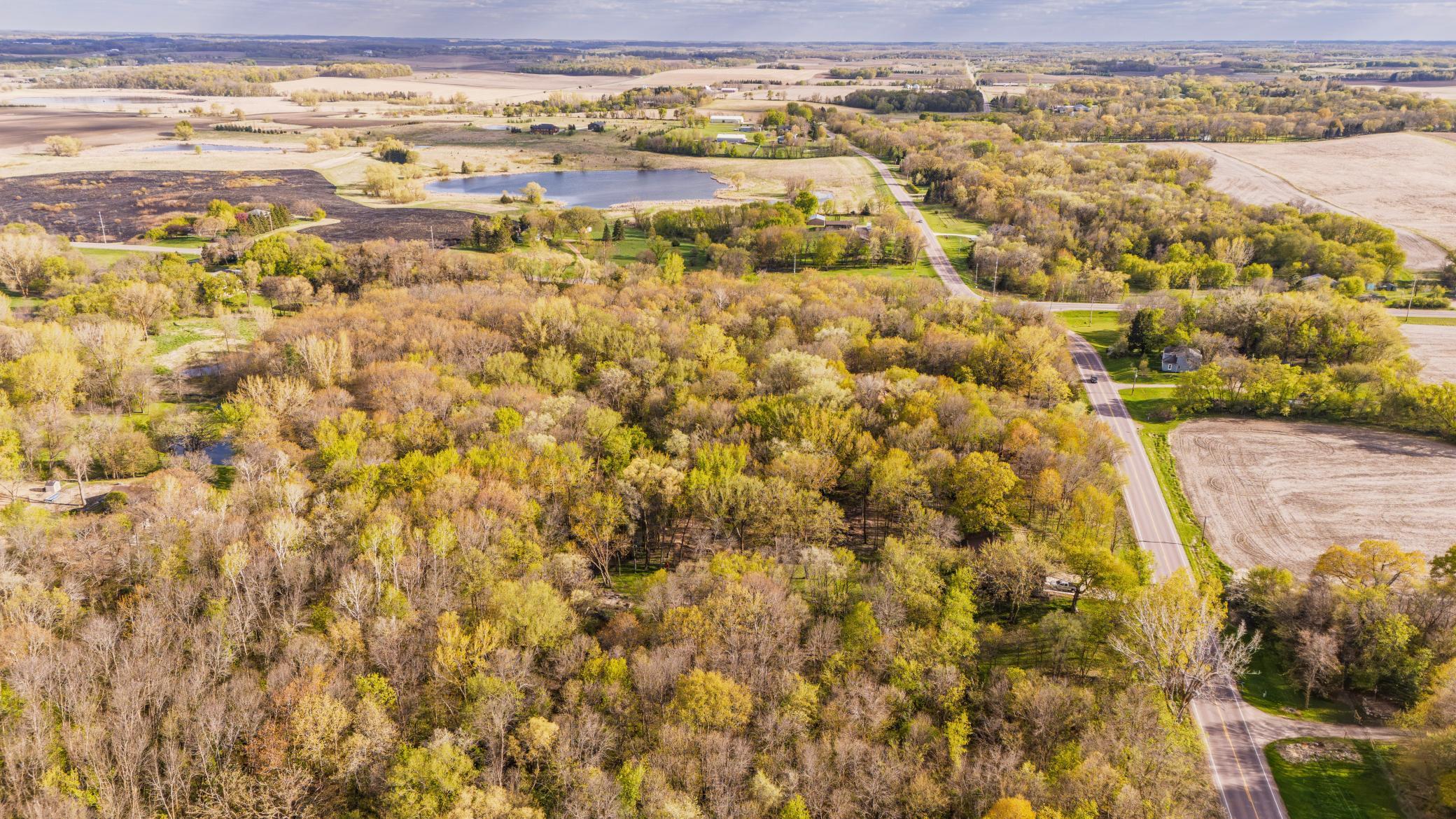gorgeous 5 acre location close to town