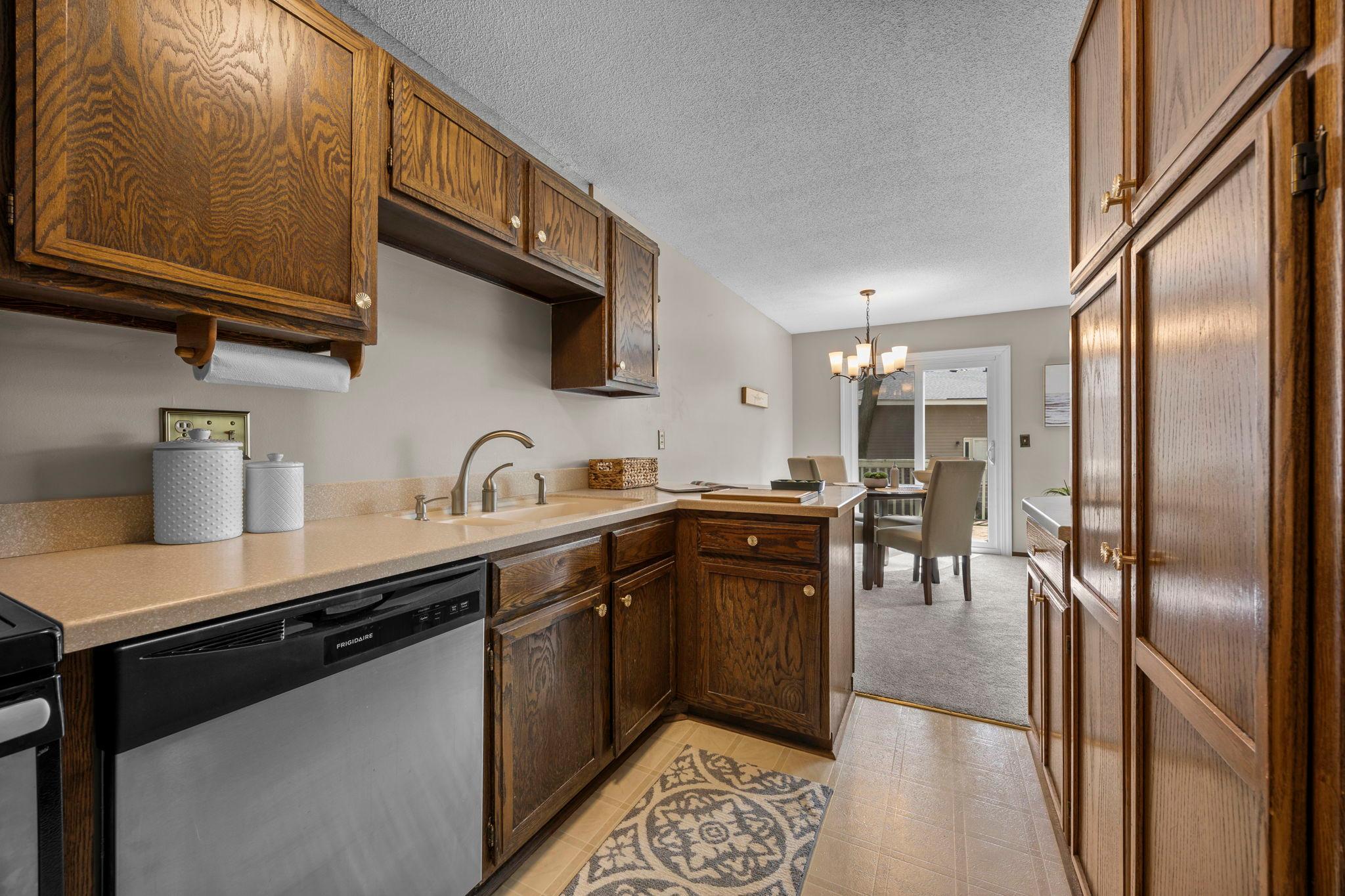 31-web-or-mls-11143 Xavier Rd-115 (1).jpg