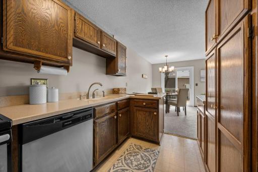 31-web-or-mls-11143 Xavier Rd-115 (1).jpg