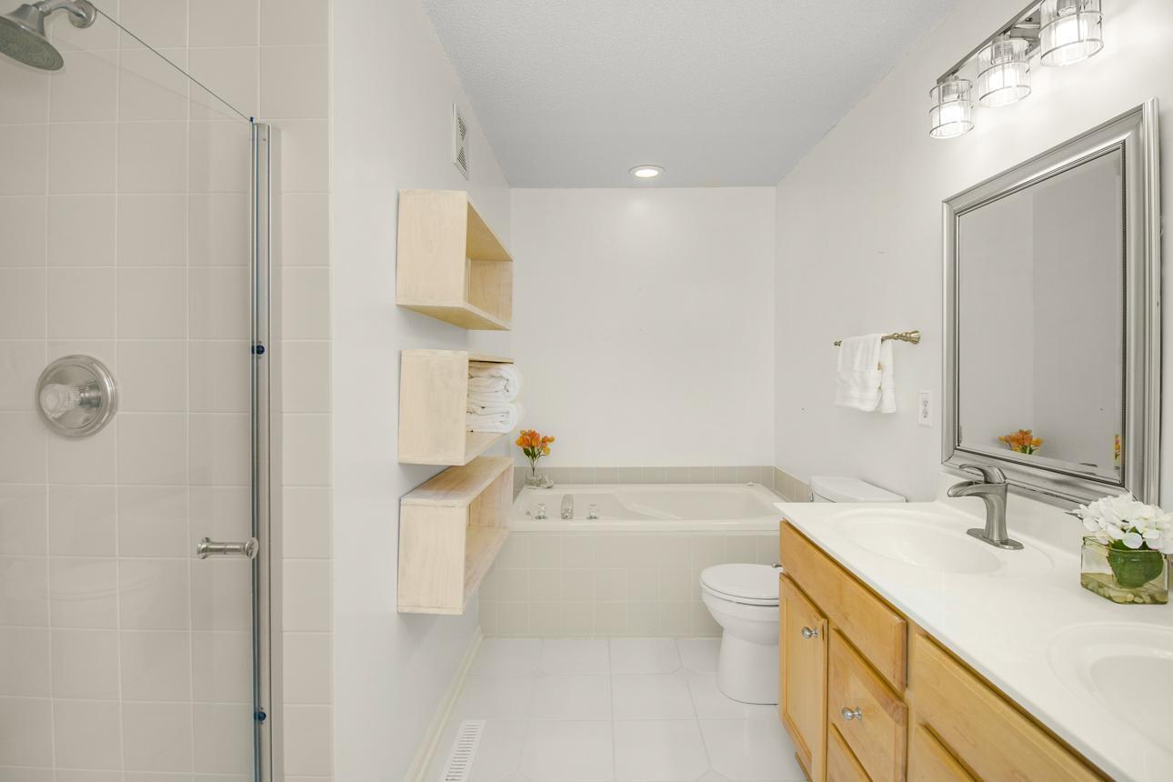 Owner suite Full Bath.jpg