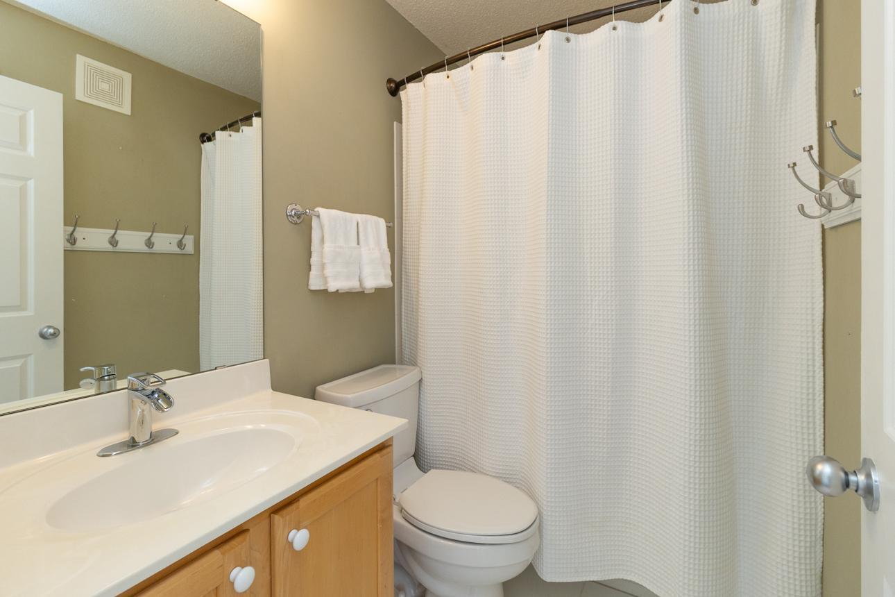 Upstairs Full Bath.jpg