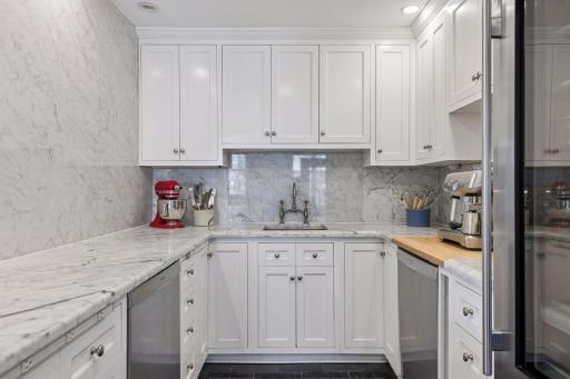 1807 Dupont Avenue S, Minneapolis, MN 55403