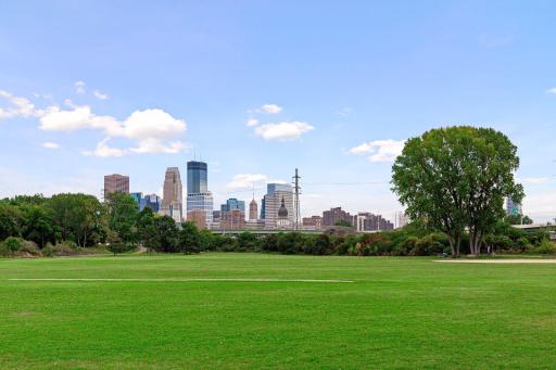 1807 Dupont Avenue S, Minneapolis, MN 55403