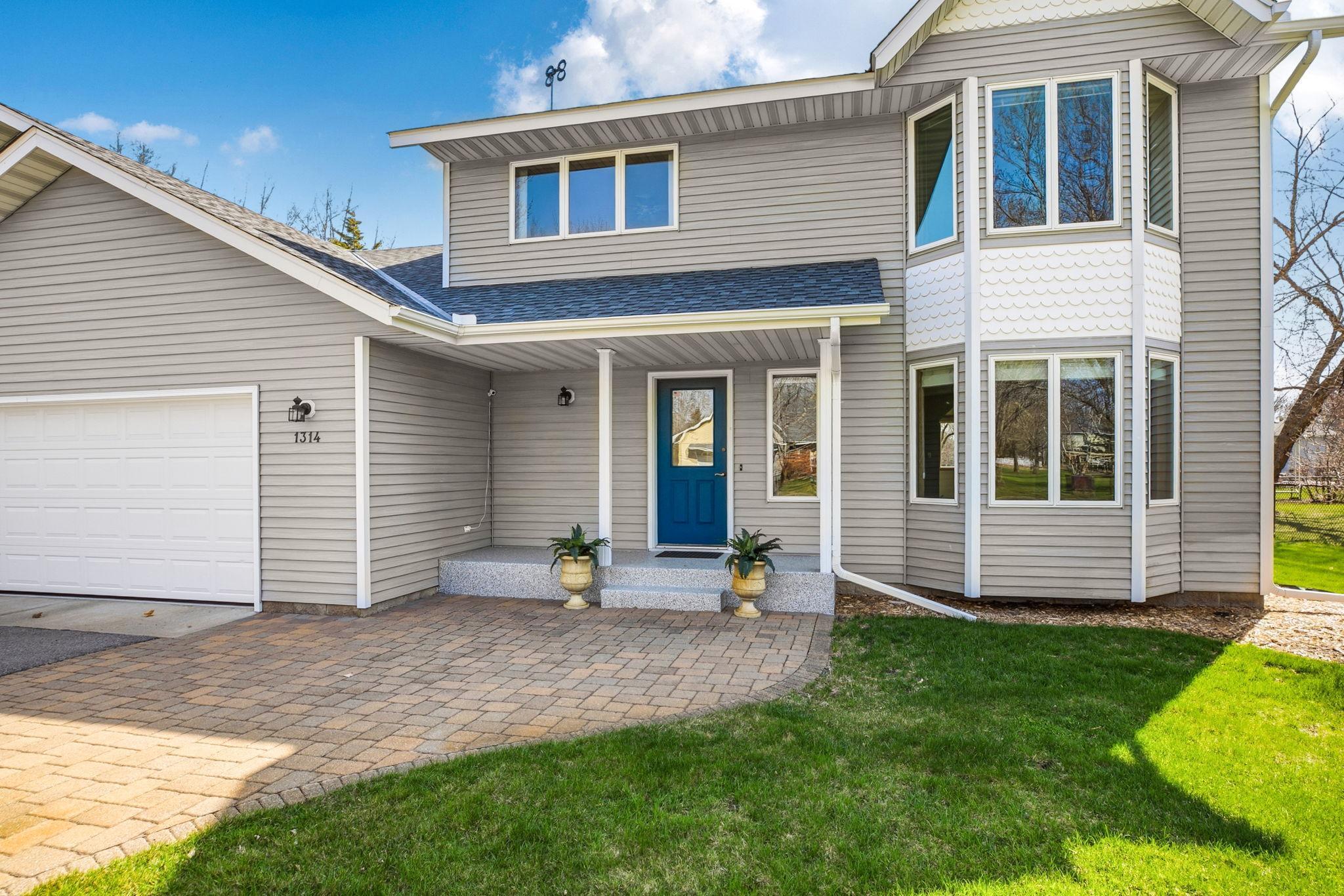 Front Porch Entry - Just Waiting for Your Seasonal Decor