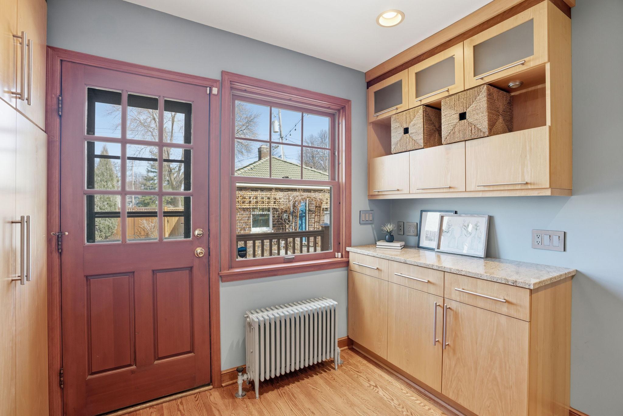 More storage in gorgeous buffet