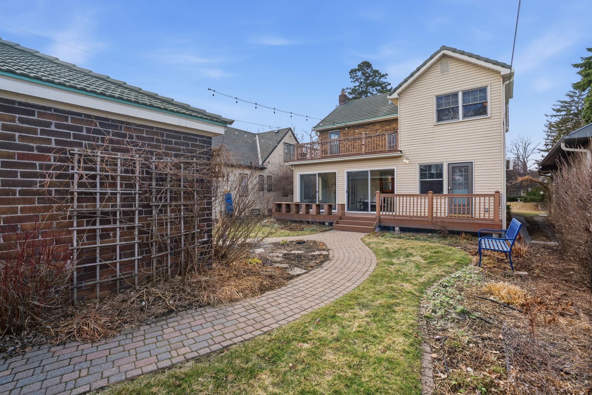 The curved walkways give the yard extra charm