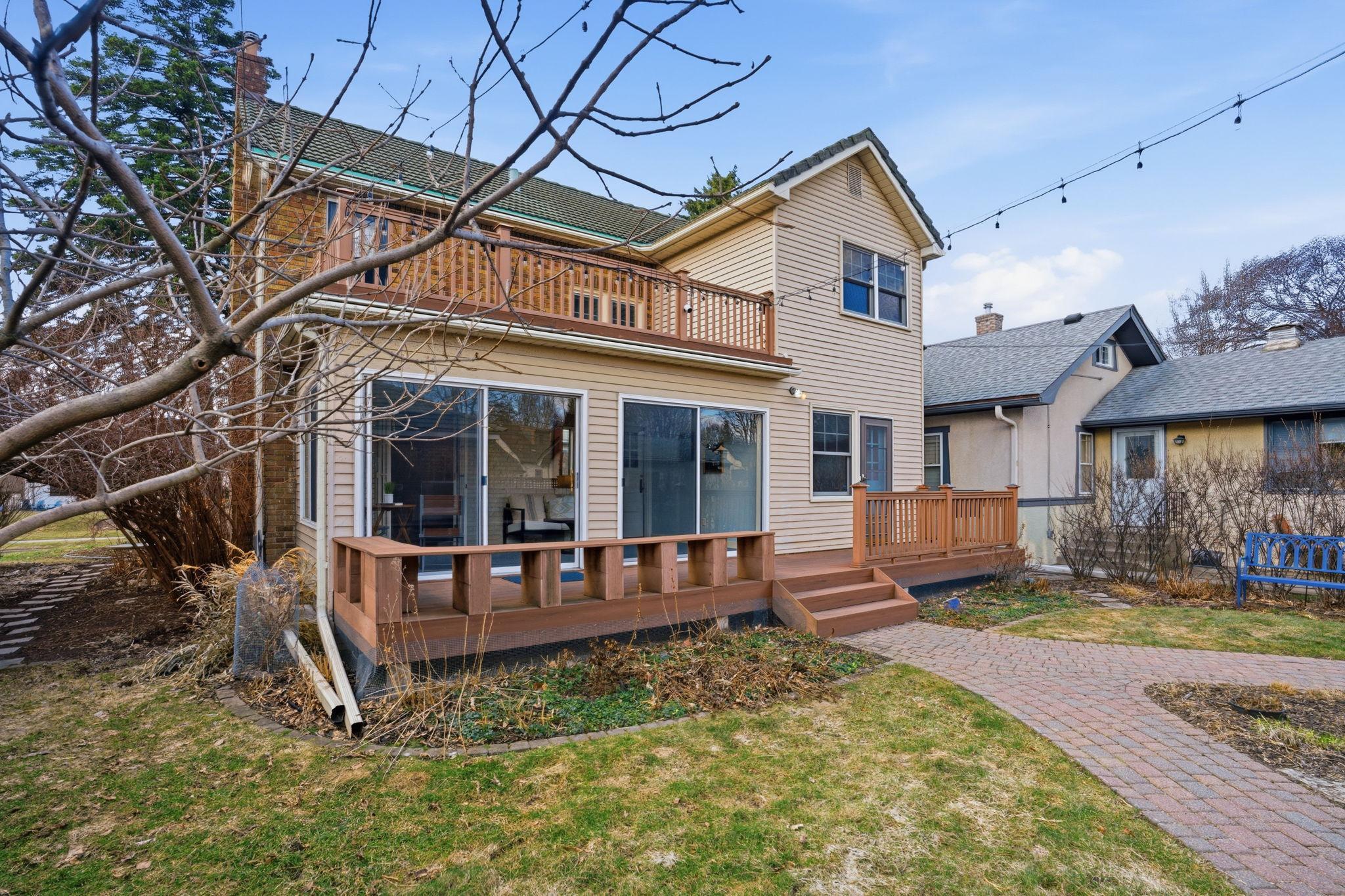 Maintenance free built -in benches
