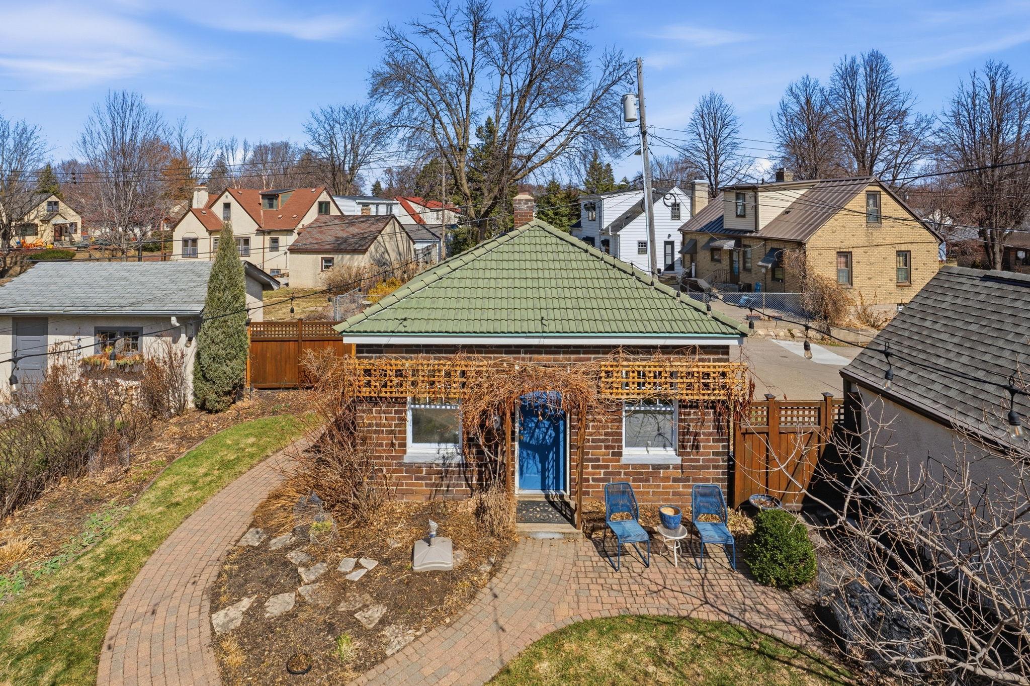 There is no cuter garage in NE Minneapolis!